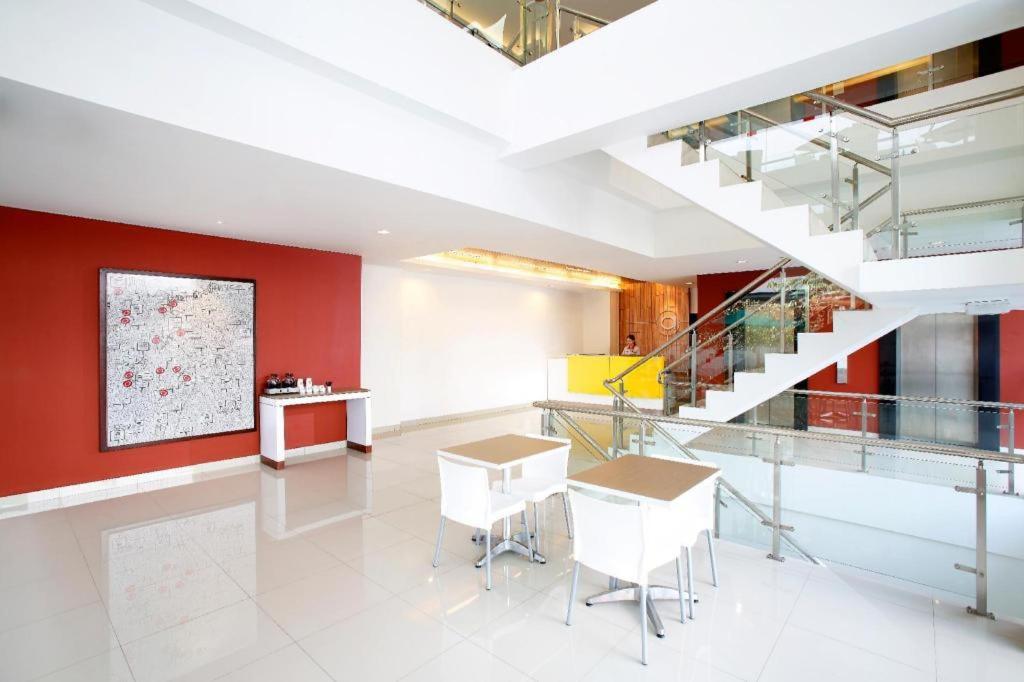Amaris Hotel La Codefin Kemang Jakarta Exterior photo