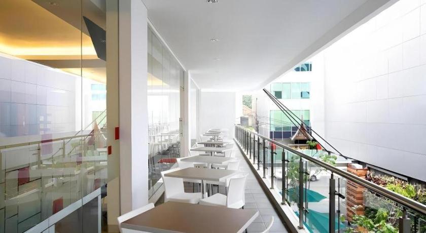 Amaris Hotel La Codefin Kemang Jakarta Exterior photo