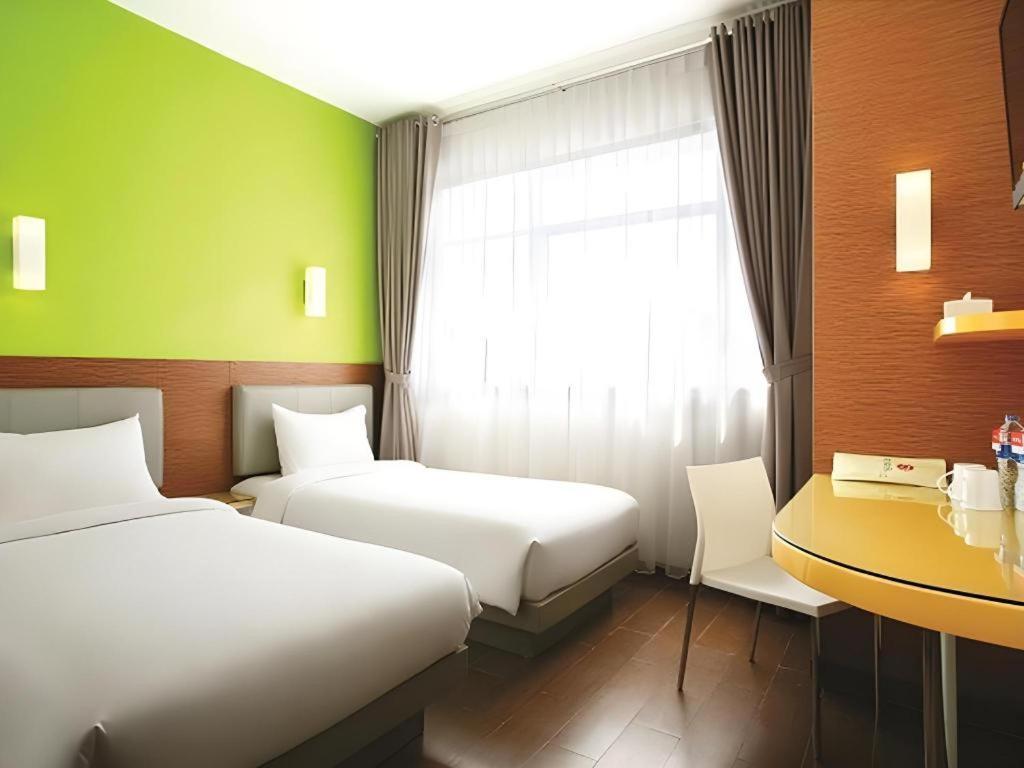 Amaris Hotel La Codefin Kemang Jakarta Exterior photo