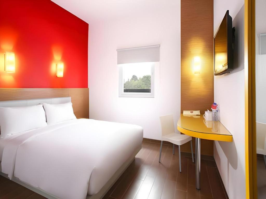 Amaris Hotel La Codefin Kemang Jakarta Exterior photo