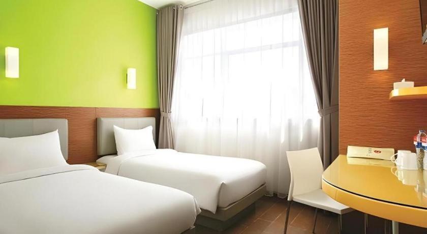 Amaris Hotel La Codefin Kemang Jakarta Exterior photo
