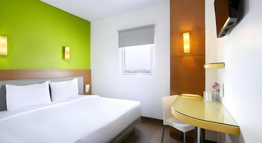Amaris Hotel La Codefin Kemang Jakarta Exterior photo