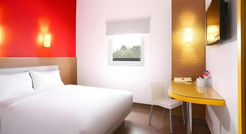 Amaris Hotel La Codefin Kemang Jakarta Exterior photo
