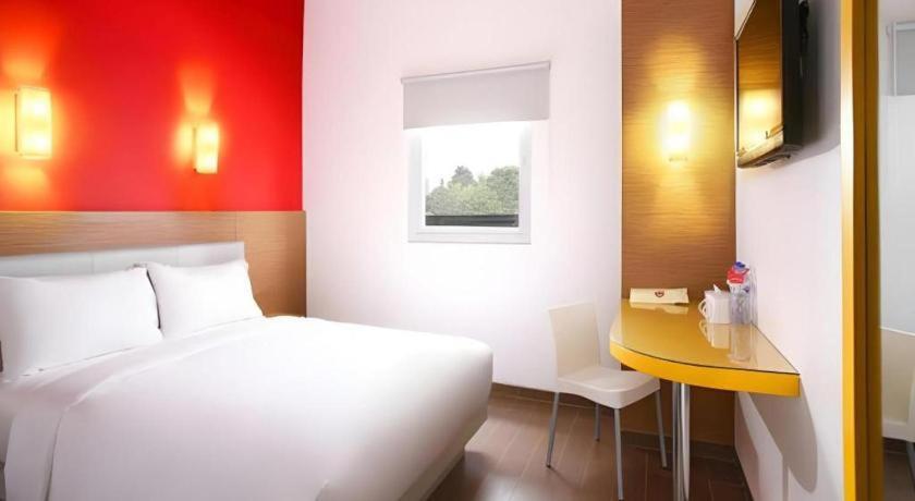 Amaris Hotel La Codefin Kemang Jakarta Exterior photo
