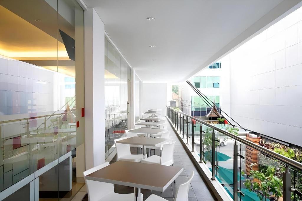 Amaris Hotel La Codefin Kemang Jakarta Exterior photo